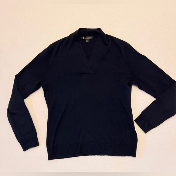 Brooks Brothers Sweaters - BROOKS BROTHERS dark navy v-neck 100% merino wool soft long sleeve sweater top